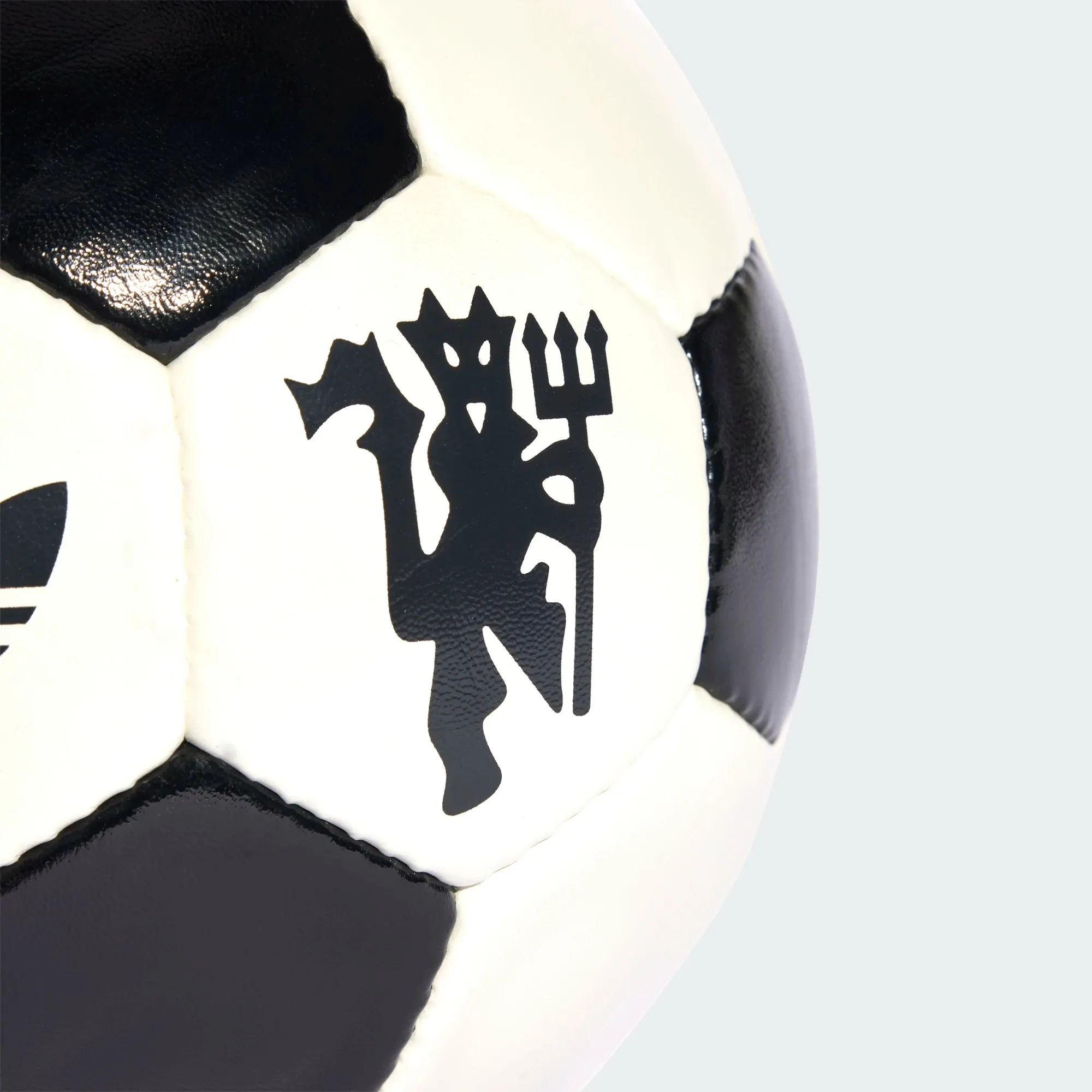 adidas Manchester United Trefoil Club Ball
