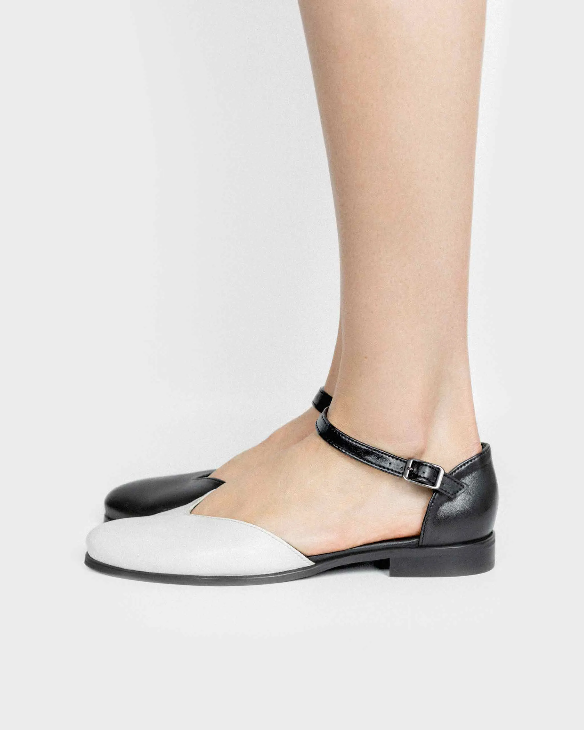 Alexa Desserto® Cactus Leather Vegan Ballerina Pumps | Black & White