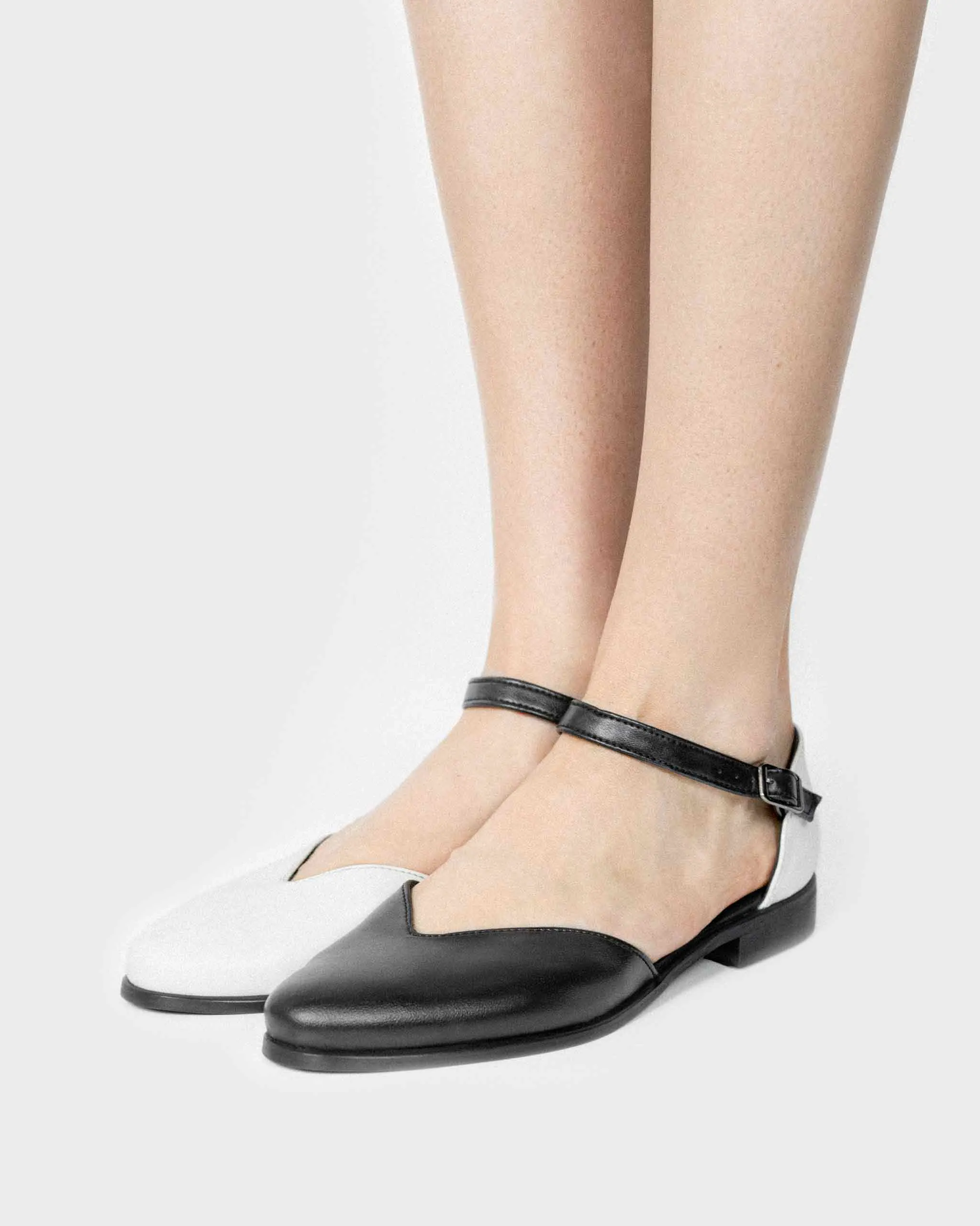 Alexa Desserto® Cactus Leather Vegan Ballerina Pumps | Black & White