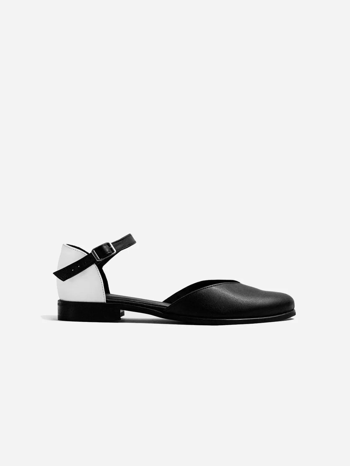 Alexa Desserto® Cactus Leather Vegan Ballerina Pumps | Black & White