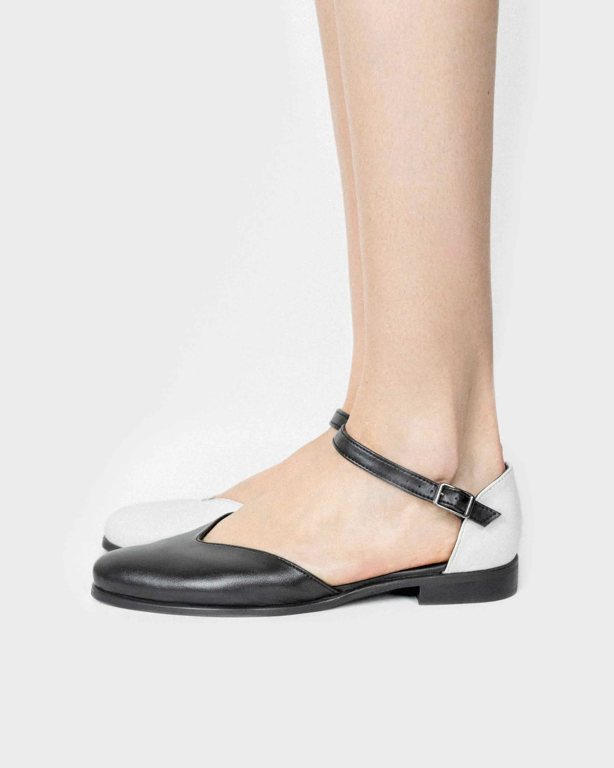 Alexa Desserto® Cactus Leather Vegan Ballerina Pumps | Black & White