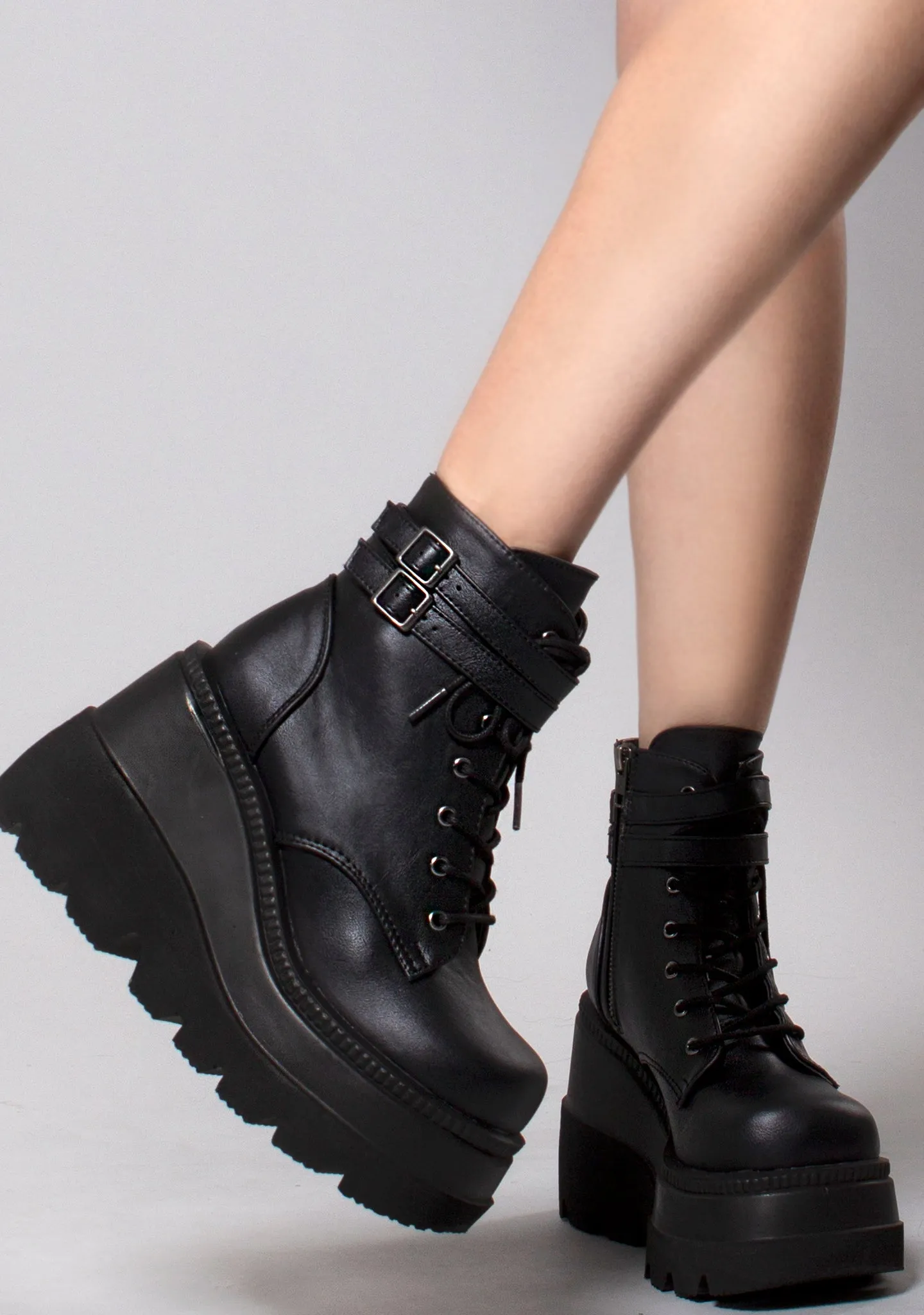 SHAKER 52 Damage Control Black Platform Boots