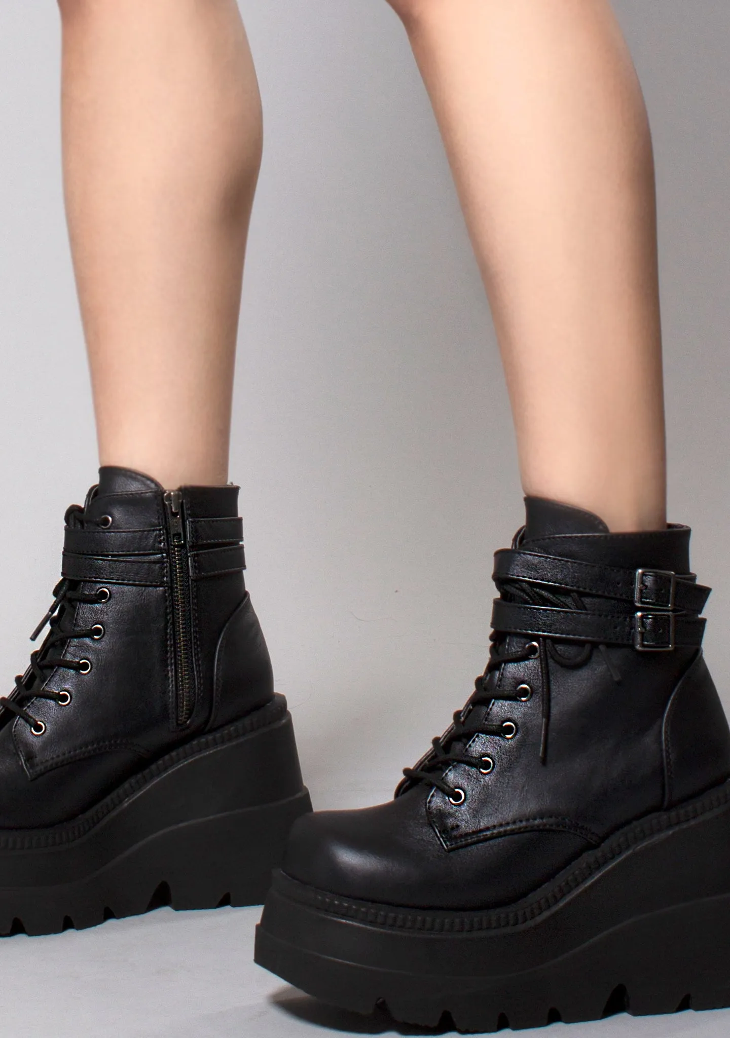 SHAKER 52 Damage Control Black Platform Boots