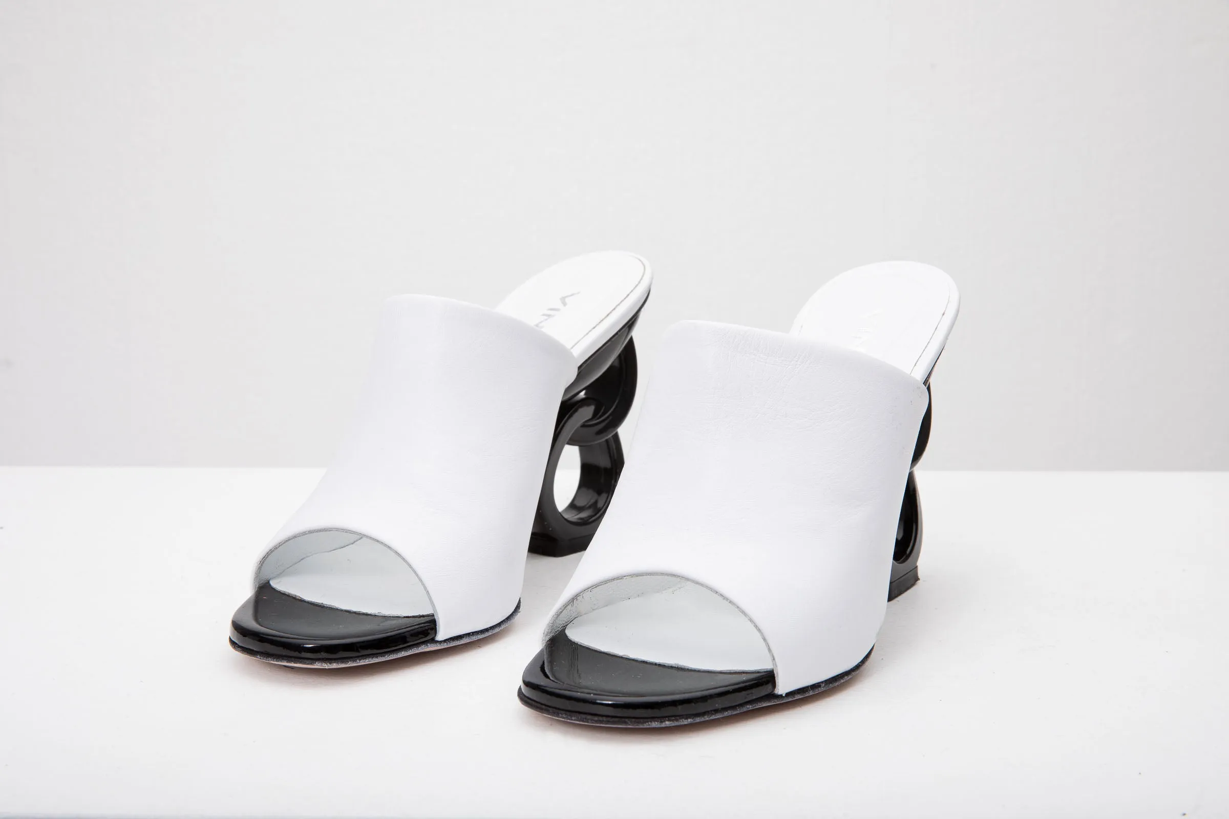 The Cymmer White Leather Women Sandal