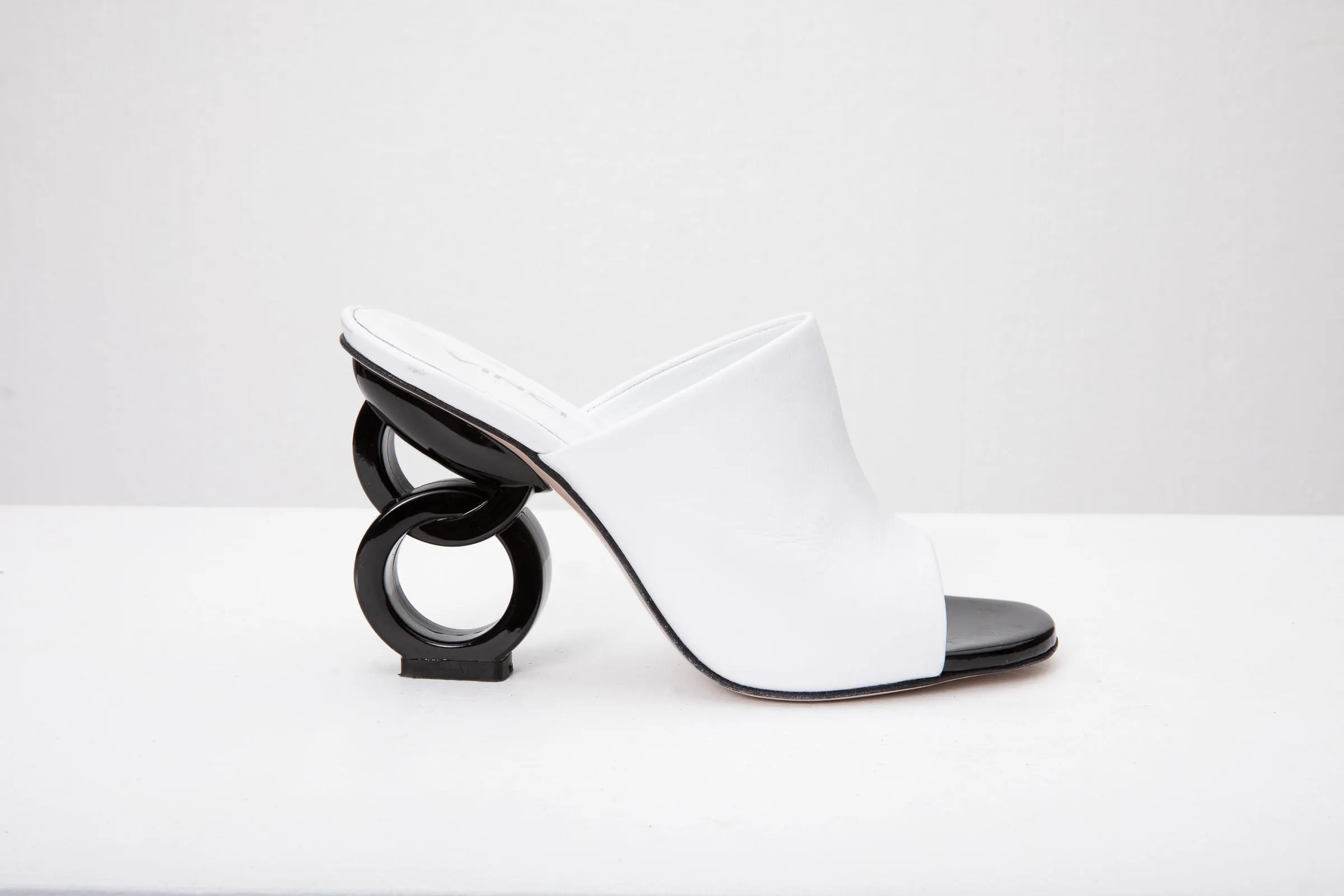 The Cymmer White Leather Women Sandal