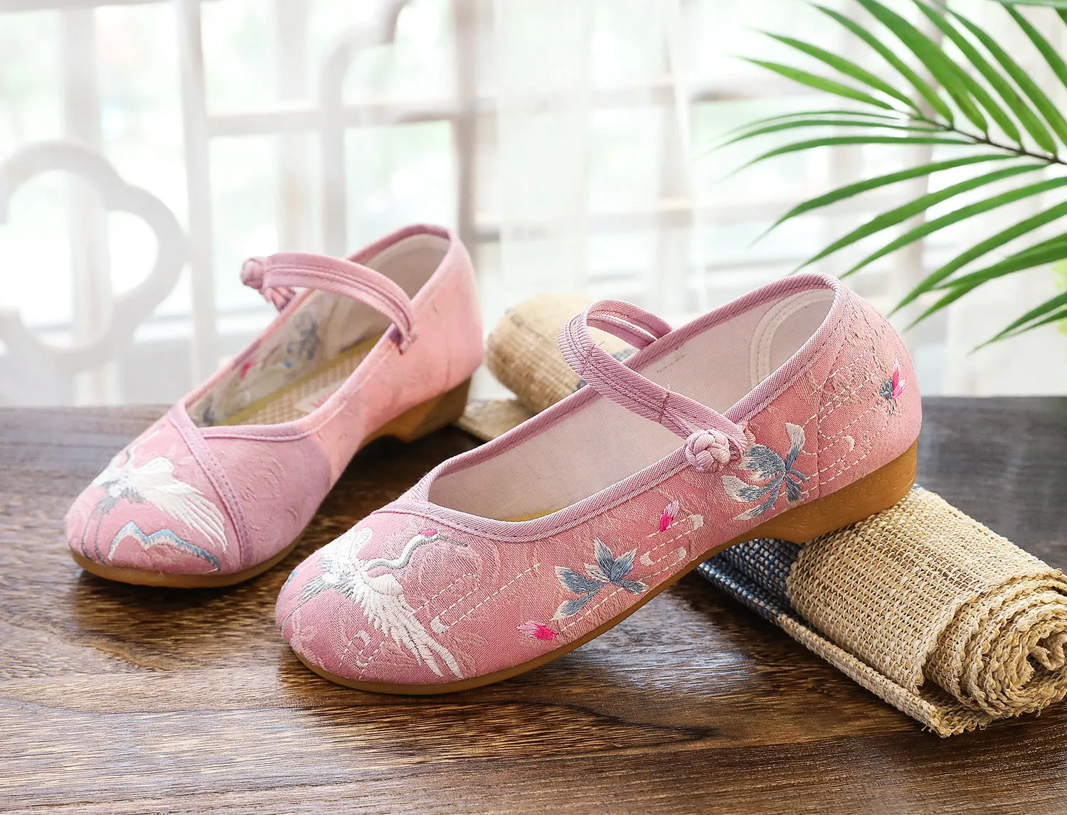 Women's Embroidered Cotton Chinese Style Low Buckle Canvas Shoes