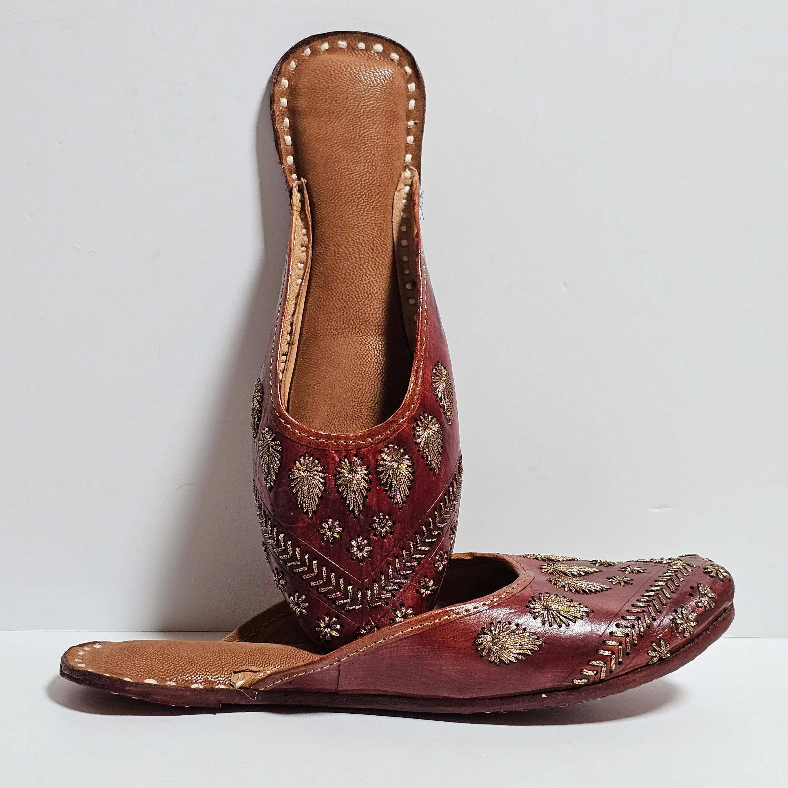 Women's Handmade Embroidered Brown Leather Punjabi Juttis