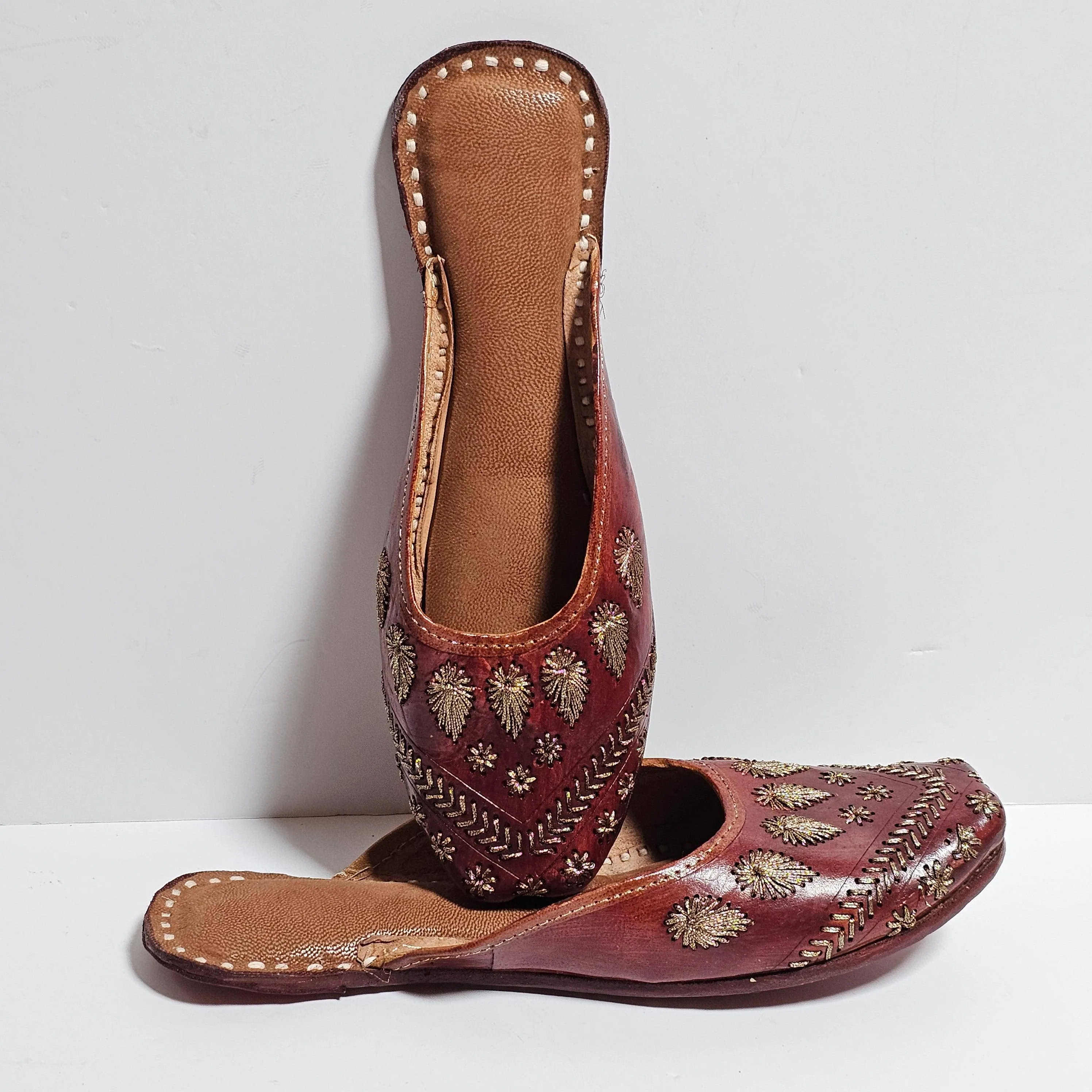 Women's Handmade Embroidered Brown Leather Punjabi Juttis