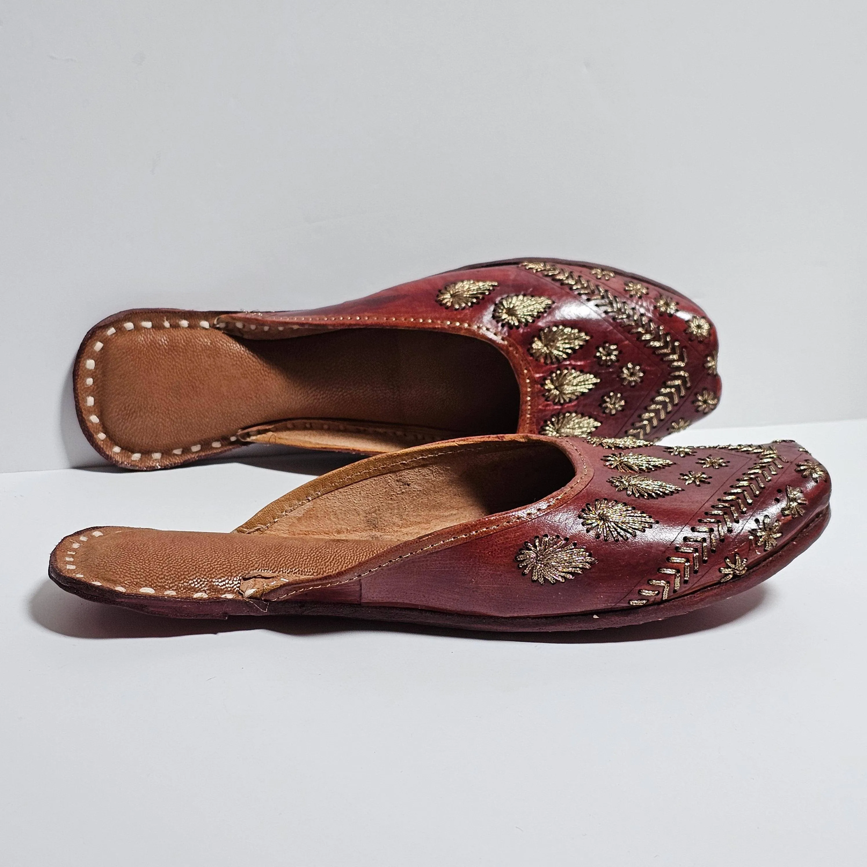 Women's Handmade Embroidered Brown Leather Punjabi Juttis