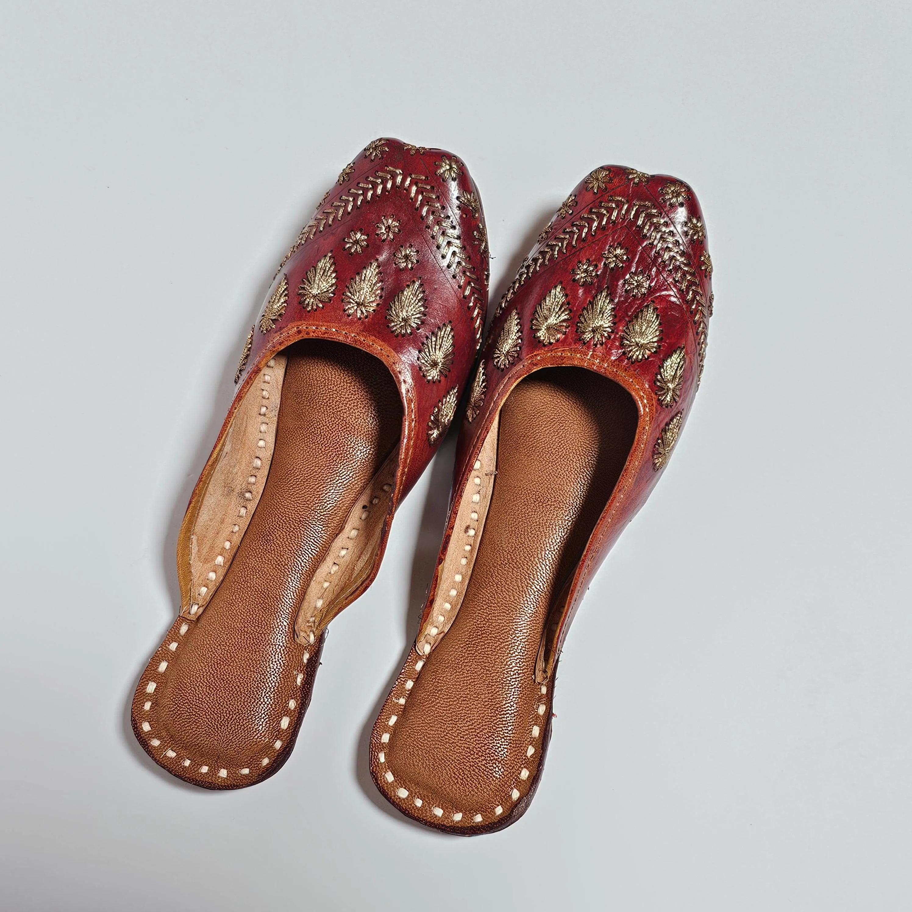 Women's Handmade Embroidered Brown Leather Punjabi Juttis